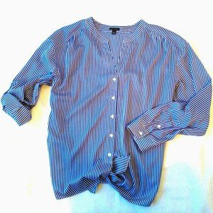 Ann Taylor cute tie front blouse